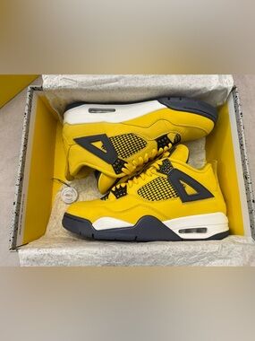Nike Air Jordan 4 Retro Lightning 2021 Size 10 Men Yellow CT8527-700 OG Box VGUC